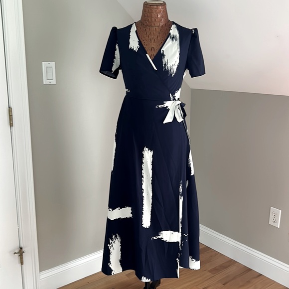 SHEIN Dresses & Skirts - NWOT beautiful wrap dress